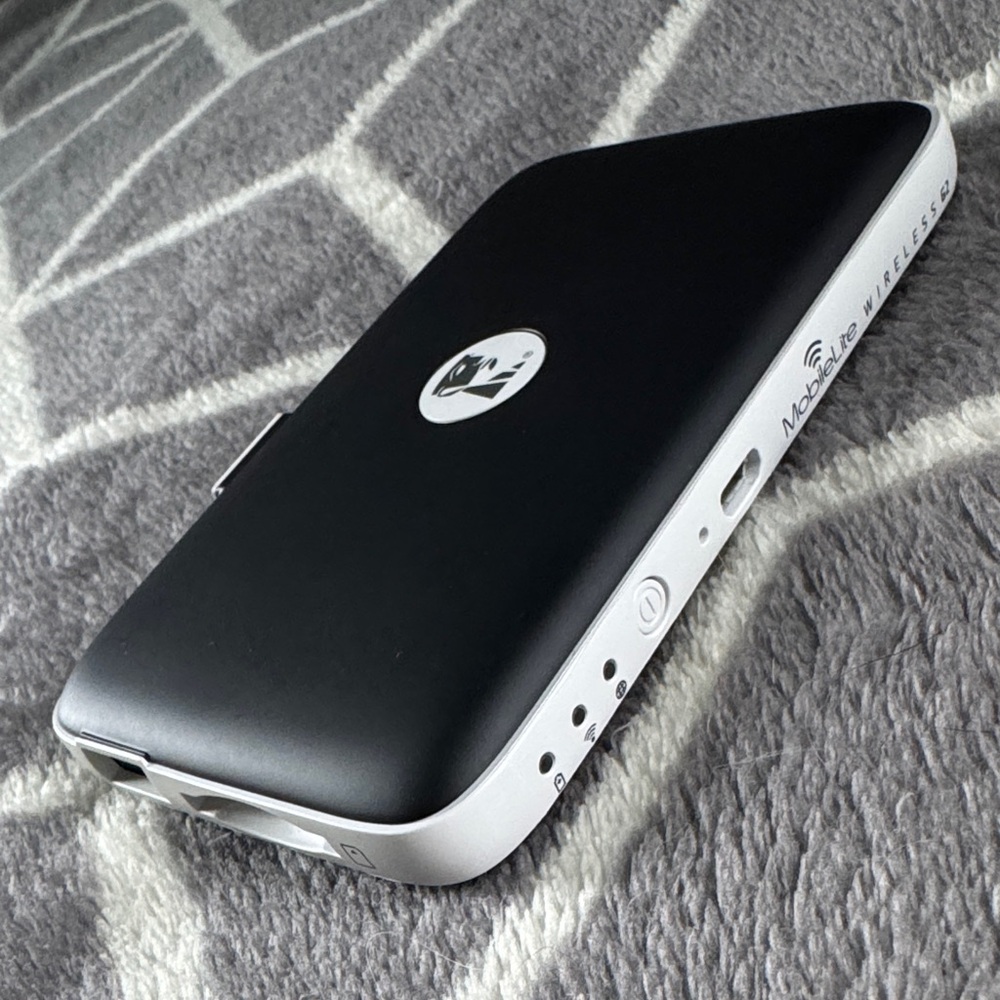 Kingston - MobileLite Wireless G2 5-in-1 Mobile Companion w/ Case